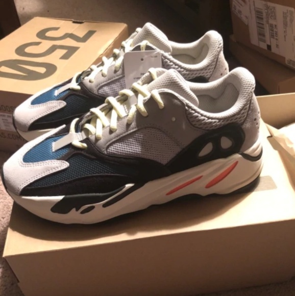 yeezy 700 womens size
